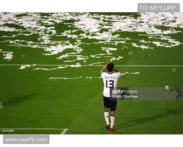 足球明星的世界之旅精彩瞬间尽在旅行照片中展现魅力与风采