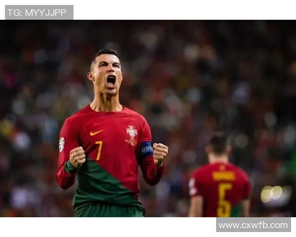 足球明星C罗队徽照片展现传奇风采与荣耀时刻的完美结合